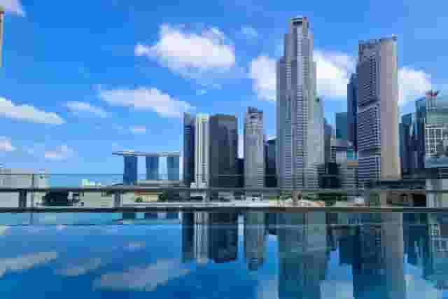 Rooftop Infinity Pool & Lounge