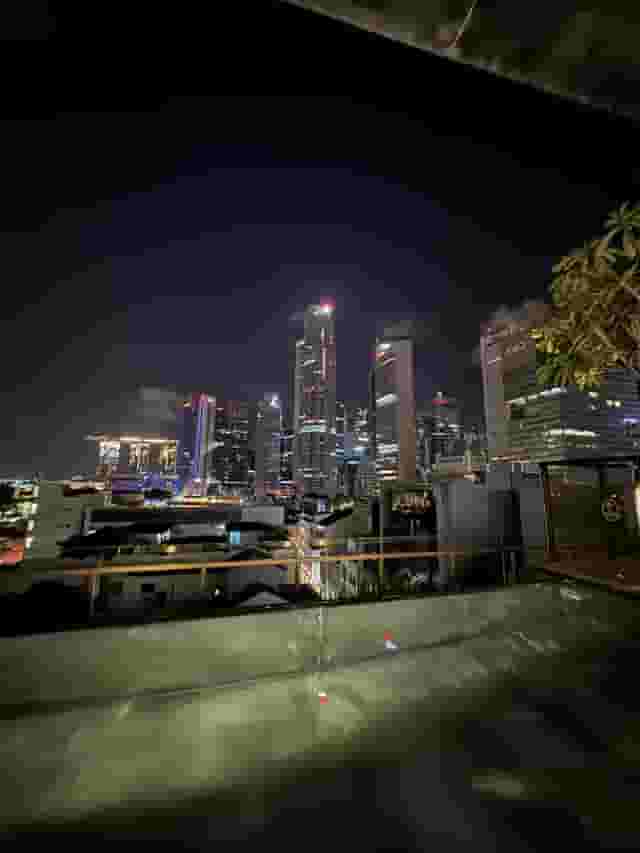 Rooftop Infinity Pool & Lounge