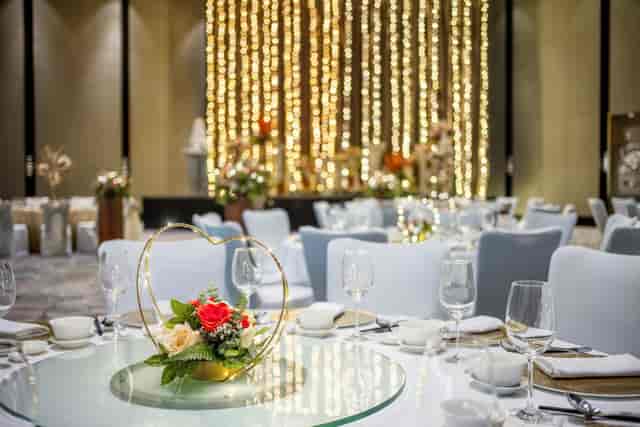 Atrium Ballroom at Raffles City: elegant wedding venue with heart-shaped centerpiece.