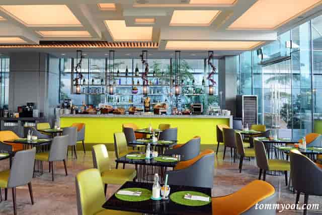 Modern dining space at Makan@Jen, ideal for events and meetings in Singapore.
