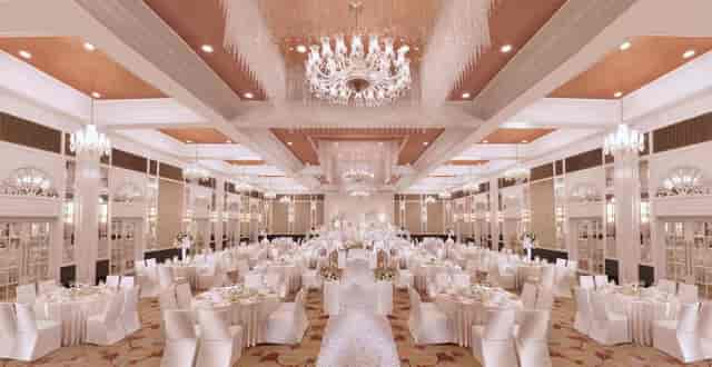 Elegant Grand Ballroom in InterContinental Singapore, perfect for weddings and galas.