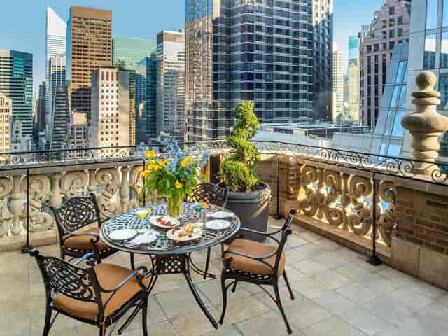 Premium executive private suite for outdoor VIP networking and high-end corporate events.