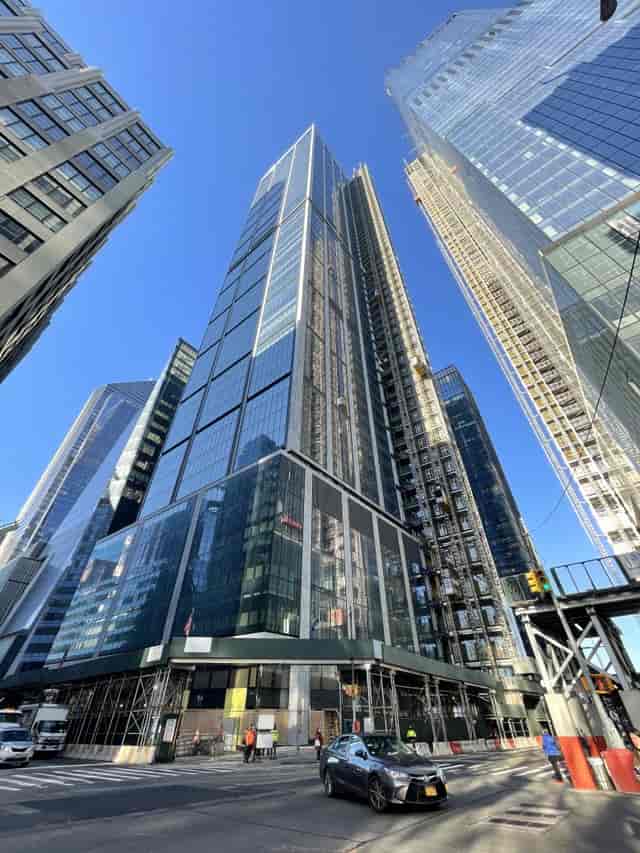 50 Hudson Yards skyscraper: high-end corporate conference and executive retreat venue.