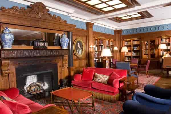 Wood-paneled library at Penn Club of New York for VIP board meetings and private business events.
