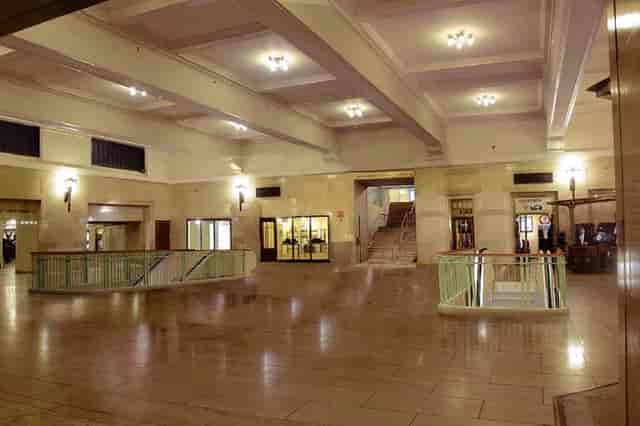 Station Will Restore 'Kissing Room' - WSJ