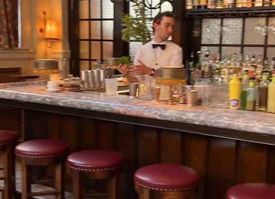 Cocktail bar