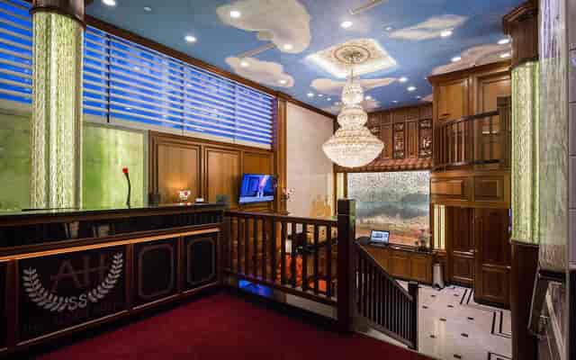 Allen Hotel conference room with fixed desks for corporate meetings and event logistics.