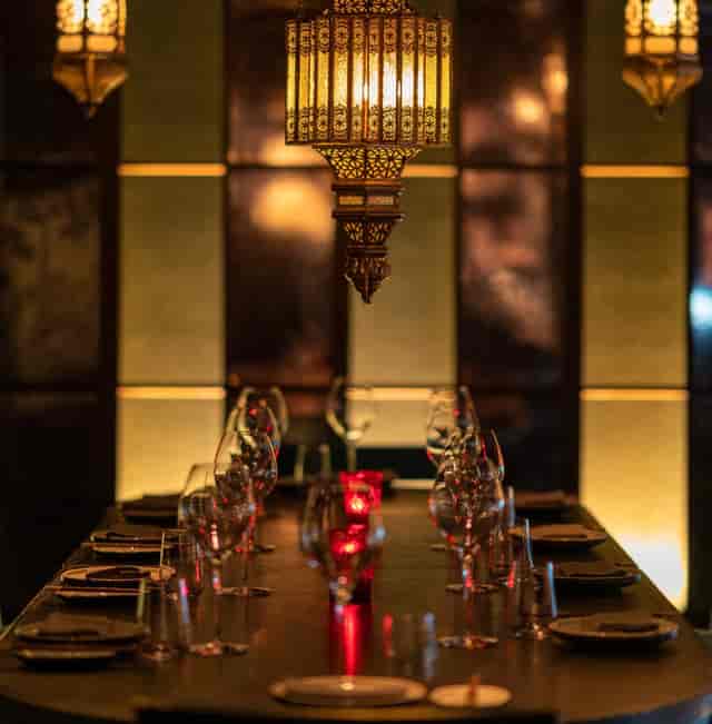Luxury private dining room at Hutong Dubai for executive dinners and corporate networking.