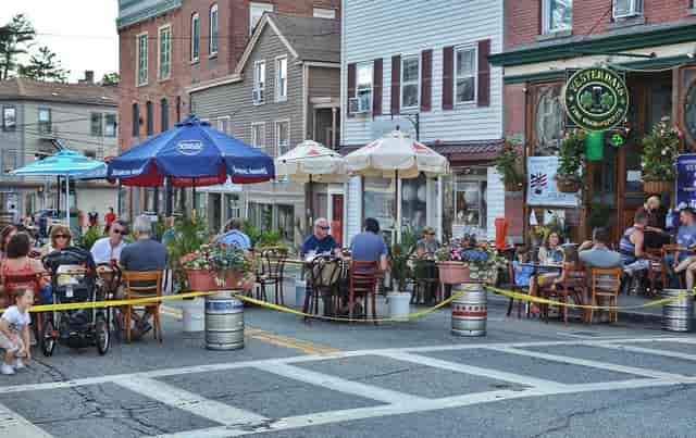 Al fresco terrace outdoor dining in Warwick, NY for street festival and event venue capacity.