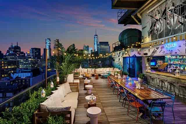 Azul Rooftop NYC: Skyline view at a high-end corporate cocktail reception and networking event.