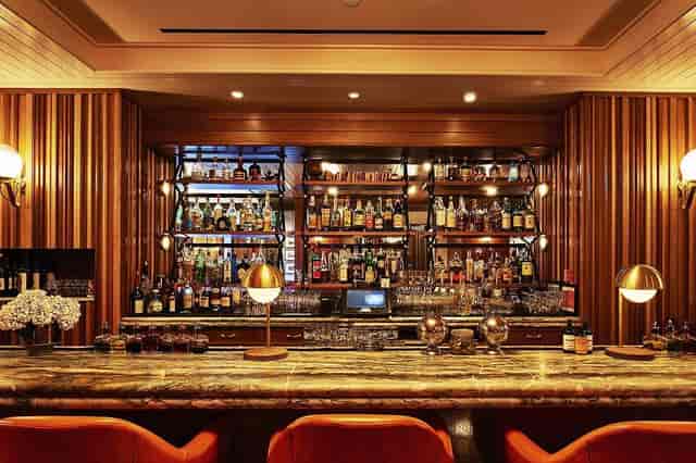 Upscale hotel bar at SIXTY SoHo, ideal for VIP receptions and executive networking events.