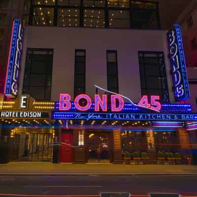 Bond 45 Villa