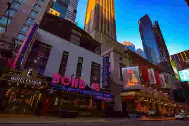 Bond 45 Villa