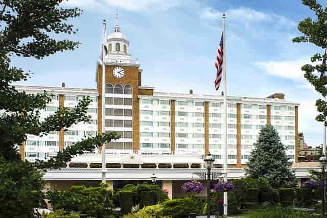 Garden City Hotel patio: historic venue for formal galas and large-scale corporate conferences.