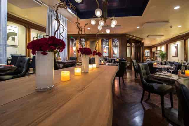 Lobby Lounge at Garden City Hotel featuring communal table for executive dinners and receptions.