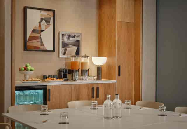 Inspiration hub meeting room in Citadines Holborn, modern design for professional events.