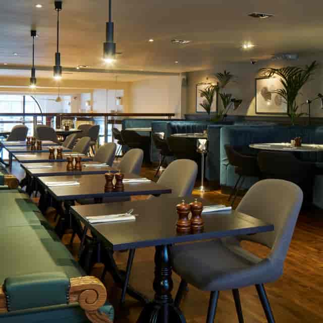 Restaurant in Browns Old Jewry with booth seating for corporate networking and business lunches.