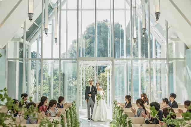 Blancheur Riviera Tokyo wedding ceremony with floor-to-ceiling glass architecture.