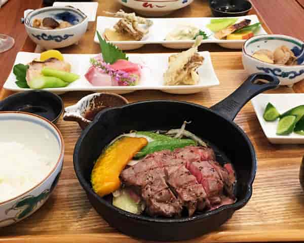 Premium Japanese bento set at Riviera Tokyo for executive lunch and VIP board meetings.