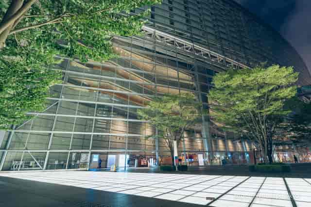 Tokyo International Forum glass facade: venue for large-scale congress and marquee events.