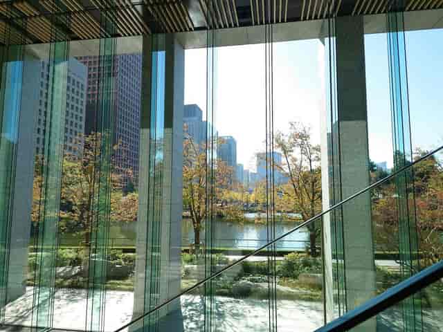Upscale AP Tokyo Marunouchi foyer with city views for corporate receptions and event registration.