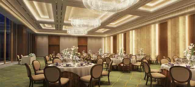 Pillar-free AP Tokyo Yaesu ballroom set for a premium gala dinner and corporate event.