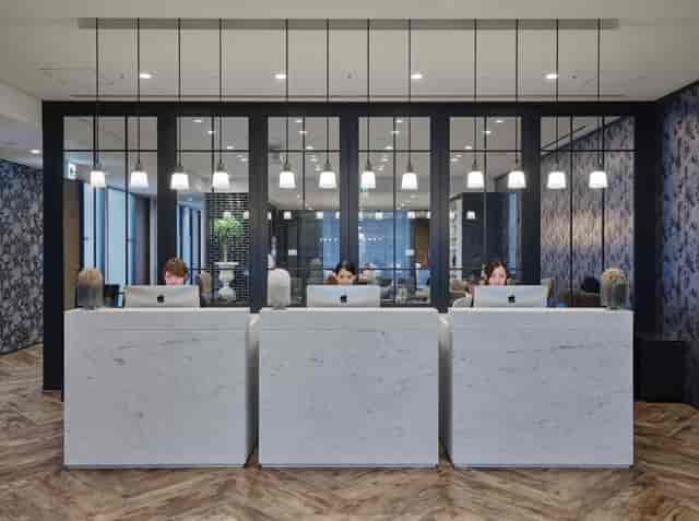 Marble registration desk in Jingumae Tower for corporate events and professional conferences.