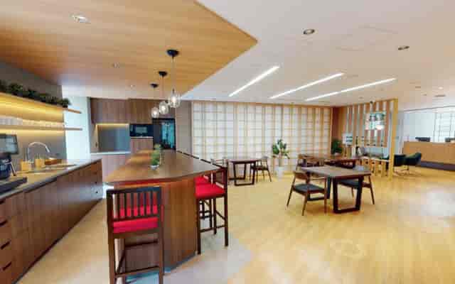 Modern meeting room in Ichigo Ebisu Green Glass for networking and corporate breakout events.
