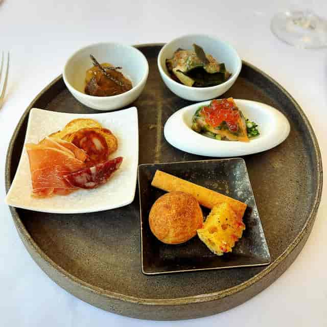 Elegant appetizer platter at City Club of Tokyo Teppanyaki for corporate VIP networking events.