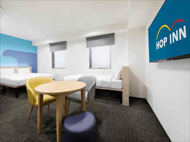 Room Sienna Tokyo Hub: Budget-friendly multi-use corporate room for business meetings or events.
