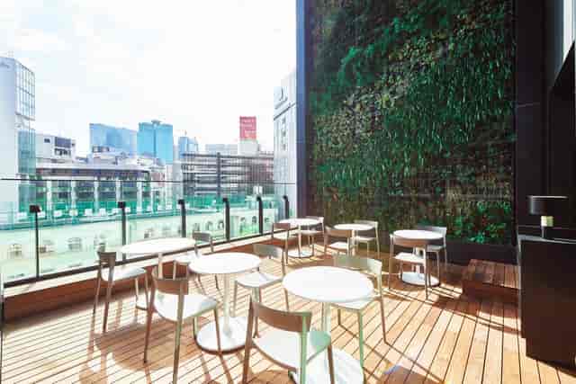 Modern Anchor Ryogoku breakout space with living wall for networking events and cocktail parties.