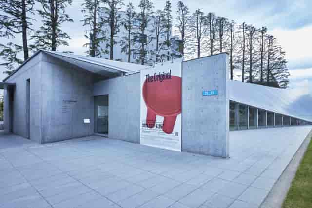 Minimalist 21_21 DESIGN SIGHT gallery venue for corporate receptions and product launches.