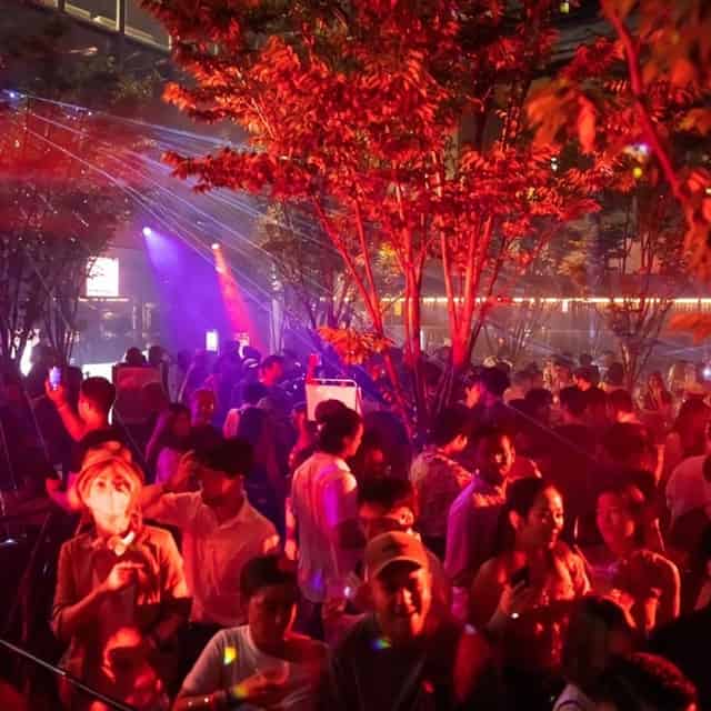 CÉ LA VI Club Lounge