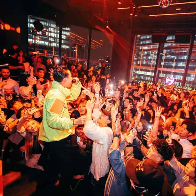 CÉ LA VI Club Lounge