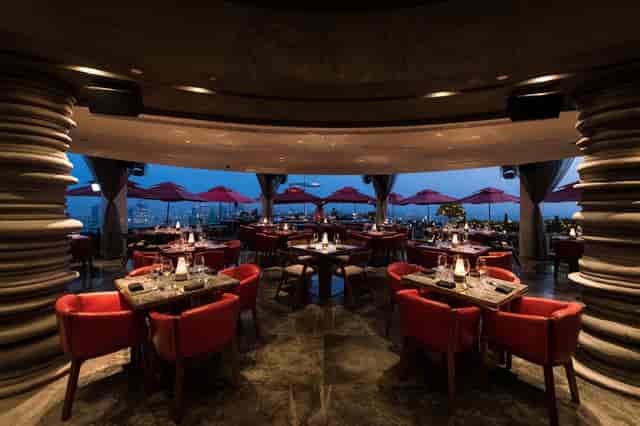 CÉ LA VI Tokyo rooftop bar, open-air venue for corporate dinners and networking events.