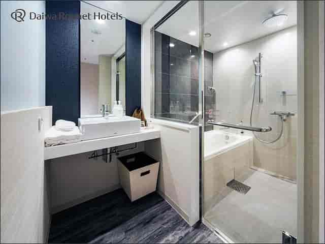 Modern accessible hotel bathroom in Daiwa Roynet Ginza, perfect for business travel stays.