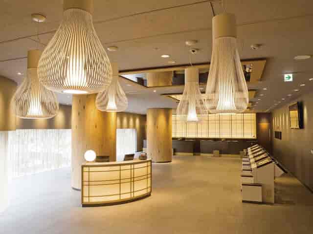 Shinjuku Washington Hotel lobby with self-service kiosks for group check-ins and conferences.