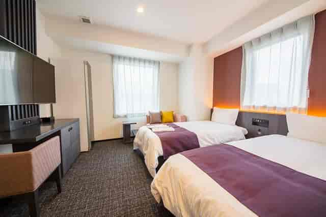 Henn na Hotel Tokyo Ginza twin guest room for corporate business travel and conference stays.