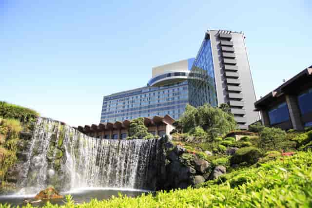 Luxury bar at Hotel New Otani Tokyo for corporate retreats and VIP incentive events.