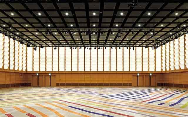Hall B7 plenary space with acoustic ceilings, ideal for corporate conferences and gala events.