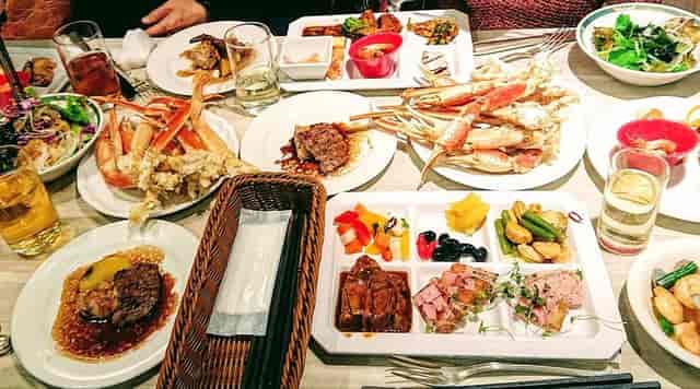Premium seafood buffet at Restaurant PALMTREE, Rembrandt Hotel Tokyo for corporate event catering.