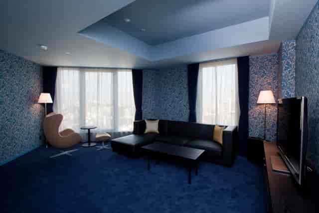 Modern hotel suite for private VIP business meetings and high-level corporate breakout sessions.