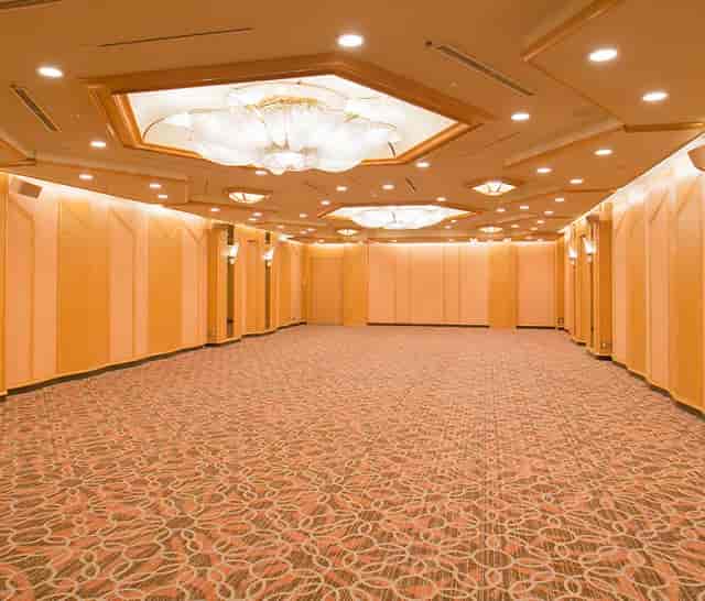 Kamon Private Room banquet hall with high ceilings for corporate conferences and gala dinners.
