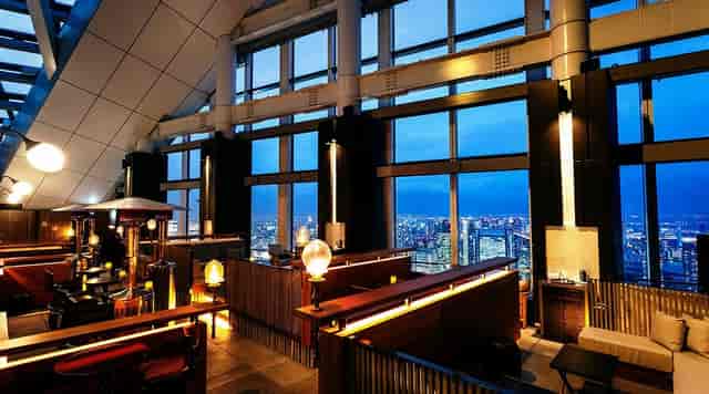 Rooftop Cafe & Bar: High-end lounge with city views for VIP cocktail receptions and networking.