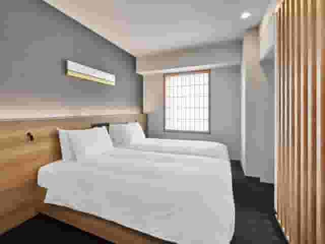 Connecting Room
