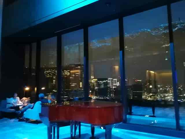 Grand piano in The Banquet lounge at Mesm Tokyo for upscale cocktail receptions and networking.