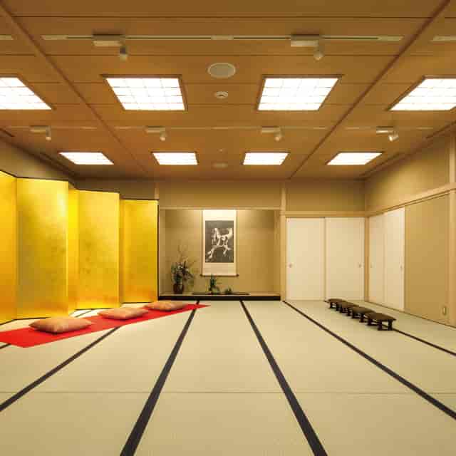 Kyoraku-TEI Meguri-AN: Minimalist Japanese boardroom for VIP corporate events and ceremonies.