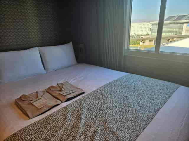 Villa Fontaine Haneda airport hotel room for conference attendee rest and business travel.
