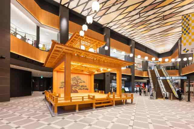 Modern Villa Fontaine Haneda meeting room atrium for corporate events and conferences.