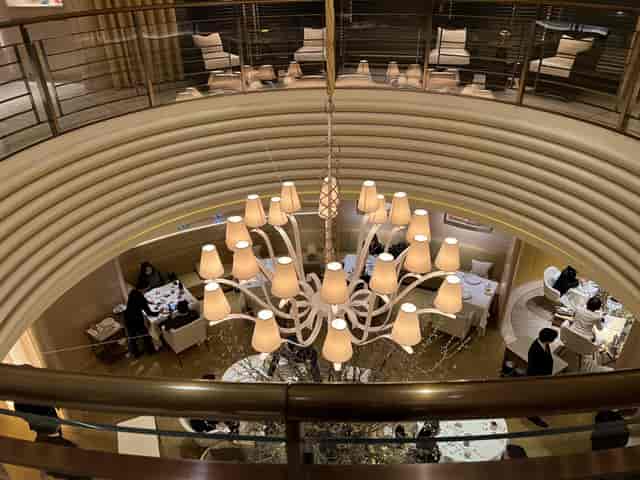 L’OSIER tiered dining room with grand chandelier for VIP dinners and exclusive corporate events.